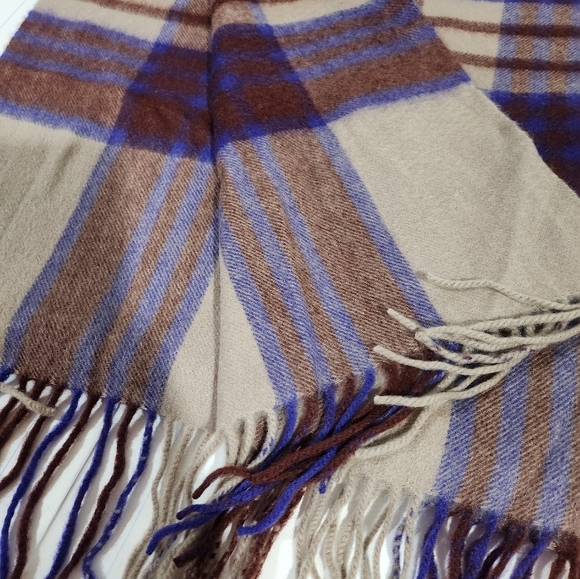 Nano Universe 💯 Cashmere  20 by 75 inches - Picture 3 of 10